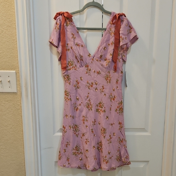 Wild Fable Short Sleeve V-Neck Flutter Sleeve Mini A-Line Dress Pink Floral - Picture 4 of 9